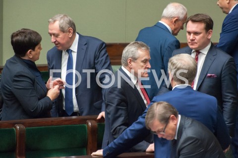  28.12.2018 WARSZAWA SEJM<br />POSIEDZENIE SEJMU<br />DEBATA I GLOSOWANIE NAD USTAWA ZAPOBIEGAJACA WZROSTOWI CEN PRADU W 2019 ROKU<br />N/Z PIOTR GLINSKI DOMINIK TARCZYNSKI MARIUSZ BLASZCZAK HENRYK KOWALCZYK BEATA SZYDLO<br /> 