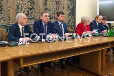  28.12.2018 WARSZAWA SEJM<br />POSIEDZENIE SEJMU<br />KOMISJA FINANSOW PUBLICZNYCH<br />KOMISJA DO SPRAW ENERGII I SKARBU PANSTWA<br />N/Z WOJCIECH ZUBOWSKI MACIEJ MALECKI ANDRZEJ SZLACHTA JAN SZEWCZAK KRYSTYNA SKOWRONSKA <br /> 