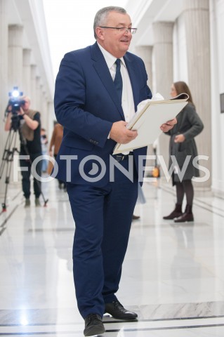  28.12.2018 WARSZAWA SEJM<br />POSIEDZENIE SEJMU<br />DEBATA I GLOSOWANIE NAD USTAWA ZAPOBIEGAJACA WZROSTOWI CEN PRADU W 2019 ROKU<br />N/Z ANDRZEJ ADAMCZYK<br /> 