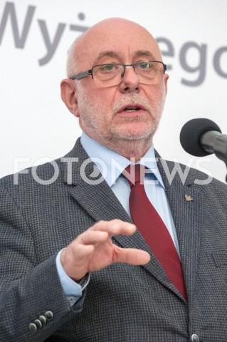  03.01.2019 WARSZAWA<br />BRIEFING W MINISTERSTWIE NAUKI I SZKOLNICTWA WYZSZEGO NA TEMAT DOFINANSOWANIA DZIESIECIU OSRODKOW AKADEMICKICH LACZNA KWOTA 295 MILIONOW ZLOTYCH W RAMACH KONKURSU ZINTEGROWANE PROGRAMY UCZELNI <br />N/Z JAN SZMIDT<br /> 