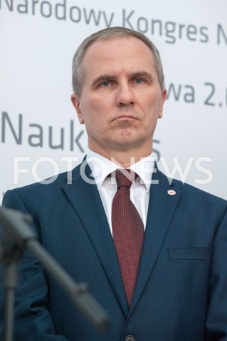  03.01.2019 WARSZAWA<br />BRIEFING W MINISTERSTWIE NAUKI I SZKOLNICTWA WYZSZEGO NA TEMAT DOFINANSOWANIA DZIESIECIU OSRODKOW AKADEMICKICH LACZNA KWOTA 295 MILIONOW ZLOTYCH W RAMACH KONKURSU ZINTEGROWANE PROGRAMY UCZELNI <br />N/Z TOMASZ CIESLAK<br /> 