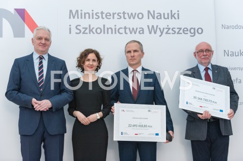  03.01.2019 WARSZAWA<br />BRIEFING W MINISTERSTWIE NAUKI I SZKOLNICTWA WYZSZEGO NA TEMAT DOFINANSOWANIA DZIESIECIU OSRODKOW AKADEMICKICH LACZNA KWOTA 295 MILIONOW ZLOTYCH W RAMACH KONKURSU ZINTEGROWANE PROGRAMY UCZELNI <br />N/Z JAROSLAW GOWIN IZABELA ZMUDKA JAN SZMIDT TOMASZ CIESLAK<br /> 