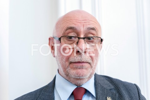  03.01.2019 WARSZAWA<br />BRIEFING W MINISTERSTWIE NAUKI I SZKOLNICTWA WYZSZEGO NA TEMAT DOFINANSOWANIA DZIESIECIU OSRODKOW AKADEMICKICH LACZNA KWOTA 295 MILIONOW ZLOTYCH W RAMACH KONKURSU ZINTEGROWANE PROGRAMY UCZELNI <br />N/Z JAN SZMIDT<br /> 