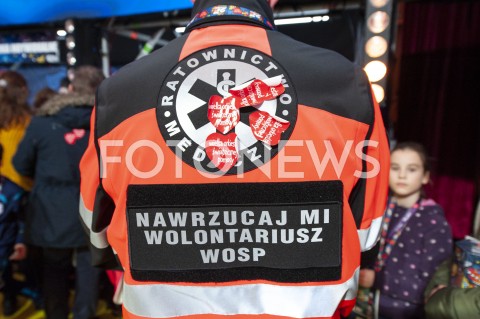  13.01.2019 WARSZAWA<br />
27. FINAL WIELKIEJ ORKIESTRY SWIATECZNEJ POMOCY<br />
N/Z RATOWNIK MEDYCZNY NAWRZUCAJ MI KOSZULKI SLUZBY PODCZAS FINALU<br />
 