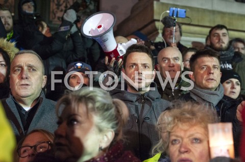  14.01.2019 WARSZAWA<br />MARSZ MILCZENIA STOP NIENAWISCI PAMIECI JACKA ADAMOWICZA<br />N/Z RAFAL TRZASKOWSKI GRZEGORZ SCHETYNA RYSZARD PETRU<br /> 