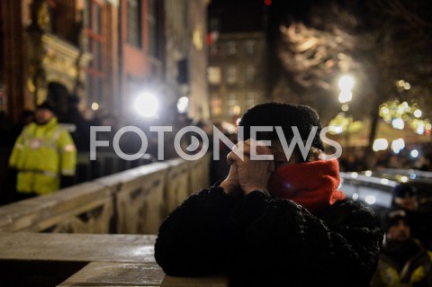 14.01.2019 GDANSK<br />POZEGNANIE PREZYDENTA GDANSKA PAWLA ADAMOWICZA PRZEZ GDANSZCZAN<br />N/Z KOBIETA PRZEZYWA STRATE I MODLI SIE O PREZYDENTA GDANSKA PAWLA ADAMOWICZA<br /> 