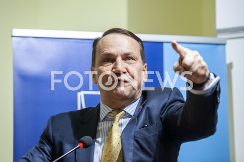  17.01.2019 WARSZAWA<br />DEBATA FUNDACJI BATOREGO POLSKA W UNII PASAZER NA GAPE CZY WSPOLPRACOWNIK<br />N/Z RADEK RADOSLAW SIKORSKI<br /> 