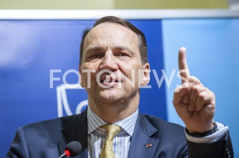  17.01.2019 WARSZAWA<br />DEBATA FUNDACJI BATOREGO POLSKA W UNII PASAZER NA GAPE CZY WSPOLPRACOWNIK<br />N/Z RADEK RADOSLAW SIKORSKI<br /> 