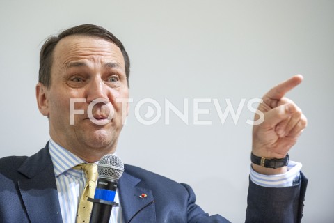  17.01.2019 WARSZAWA<br />DEBATA FUNDACJI BATOREGO POLSKA W UNII PASAZER NA GAPE CZY WSPOLPRACOWNIK<br />N/Z RADEK RADOSLAW SIKORSKI<br /> 