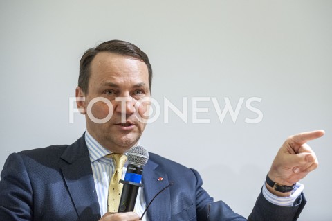  17.01.2019 WARSZAWA<br />DEBATA FUNDACJI BATOREGO POLSKA W UNII PASAZER NA GAPE CZY WSPOLPRACOWNIK<br />N/Z RADEK RADOSLAW SIKORSKI<br /> 
