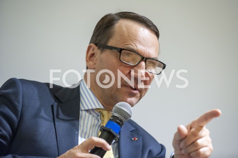  17.01.2019 WARSZAWA<br />DEBATA FUNDACJI BATOREGO POLSKA W UNII PASAZER NA GAPE CZY WSPOLPRACOWNIK<br />N/Z RADEK RADOSLAW SIKORSKI<br /> 