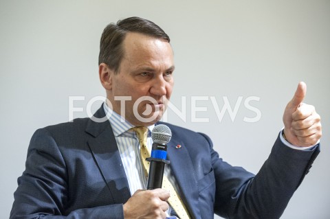  17.01.2019 WARSZAWA<br />DEBATA FUNDACJI BATOREGO POLSKA W UNII PASAZER NA GAPE CZY WSPOLPRACOWNIK<br />N/Z RADEK RADOSLAW SIKORSKI<br /> 