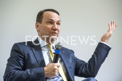  17.01.2019 WARSZAWA<br />DEBATA FUNDACJI BATOREGO POLSKA W UNII PASAZER NA GAPE CZY WSPOLPRACOWNIK<br />N/Z RADEK RADOSLAW SIKORSKI<br /> 