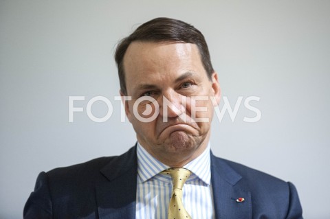  17.01.2019 WARSZAWA<br />DEBATA FUNDACJI BATOREGO POLSKA W UNII PASAZER NA GAPE CZY WSPOLPRACOWNIK<br />N/Z RADEK RADOSLAW SIKORSKI<br /> 