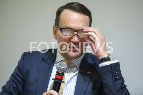  17.01.2019 WARSZAWA<br />DEBATA FUNDACJI BATOREGO POLSKA W UNII PASAZER NA GAPE CZY WSPOLPRACOWNIK<br />N/Z RADEK RADOSLAW SIKORSKI<br /> 
