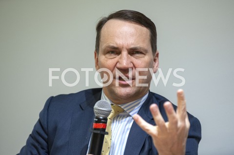  17.01.2019 WARSZAWA<br />DEBATA FUNDACJI BATOREGO POLSKA W UNII PASAZER NA GAPE CZY WSPOLPRACOWNIK<br />N/Z RADEK RADOSLAW SIKORSKI<br /> 