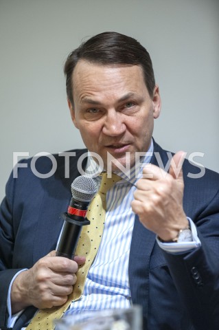  17.01.2019 WARSZAWA<br />DEBATA FUNDACJI BATOREGO POLSKA W UNII PASAZER NA GAPE CZY WSPOLPRACOWNIK<br />N/Z RADEK RADOSLAW SIKORSKI<br /> 