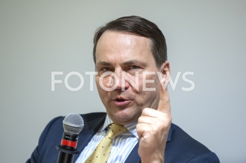  17.01.2019 WARSZAWA<br />DEBATA FUNDACJI BATOREGO POLSKA W UNII PASAZER NA GAPE CZY WSPOLPRACOWNIK<br />N/Z RADEK RADOSLAW SIKORSKI<br /> 