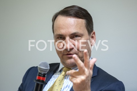  17.01.2019 WARSZAWA<br />DEBATA FUNDACJI BATOREGO POLSKA W UNII PASAZER NA GAPE CZY WSPOLPRACOWNIK<br />N/Z RADEK RADOSLAW SIKORSKI<br /> 