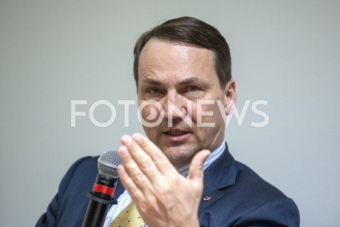  17.01.2019 WARSZAWA<br />DEBATA FUNDACJI BATOREGO POLSKA W UNII PASAZER NA GAPE CZY WSPOLPRACOWNIK<br />N/Z RADEK RADOSLAW SIKORSKI<br /> 