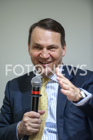  17.01.2019 WARSZAWA<br />DEBATA FUNDACJI BATOREGO POLSKA W UNII PASAZER NA GAPE CZY WSPOLPRACOWNIK<br />N/Z RADEK RADOSLAW SIKORSKI<br /> 