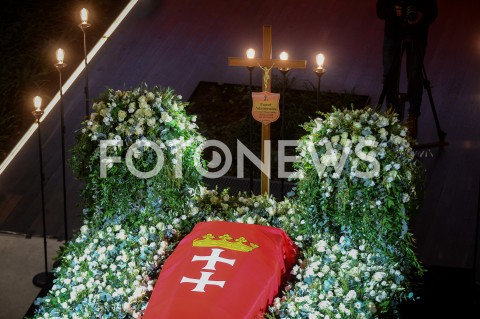  17.01.2019 GDANSK<br />TRUMNA Z CIALEM PREZYDENTA PAWLA ADAMOWICZA WYSTAWIONA W EUROPEJSKIM CENTRUM SOLIDARNOSCI W GDANSKU<br />N/Z TRUMNA Z PREZYDENTEM PAWLEM ADAMOWICZEM<br /> 