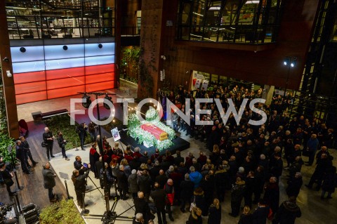  17.01.2019 GDANSK<br />TRUMNA Z CIALEM PREZYDENTA PAWLA ADAMOWICZA WYSTAWIONA W EUROPEJSKIM CENTRUM SOLIDARNOSCI W GDANSKU<br />N/Z TRUMNA Z PREZYDENTEM PAWLEM ADAMOWICZEM<br /> 