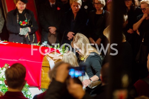  17.01.2019 GDANSK<br />TRUMNA Z CIALEM PREZYDENTA PAWLA ADAMOWICZA WYSTAWIONA W EUROPEJSKIM CENTRUM SOLIDARNOSCI W GDANSKU<br />N/Z ZONA MAGDALENA ADAMOWICZ PRZED TRUMNA<br /> 