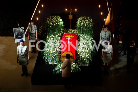  17.01.2019 GDANSK<br />TRUMNA PREZYDENTA PAWLA ADAMOWICZA WYSTAWIONA W EUROPEJSKIM CENTRUM SOLIDARNOSCI W GDANSKU<br />N/Z TRUMNA Z PREZYDENTEM PAWLEM ADAMOWICZEM<br /> 
