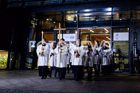  18.01.2019 GDANSK<br />KONDUKT ZALOBNY PRZENOSI TRUMNE Z CIALEM PAWLA ADAMOWICZA DO BAZYLIKI MARIACKIEJ W GDANSKU W KTOREJ ODBEDZIE SIE MSZA ZALOBNA W INTENCJI ZMARLEGO PREYDENTA<br />N/Z KONDUKT ZALOBNY Z KRZYRZEM<br /> 