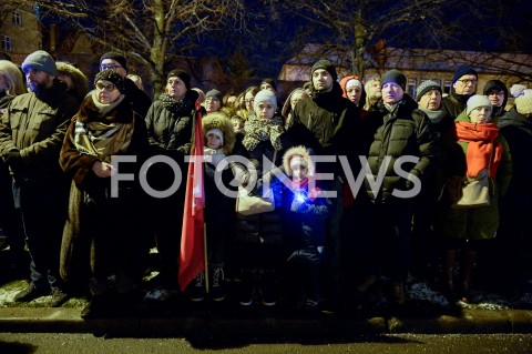  18.01.2019 GDANSK<br />KONDUKT ZALOBNY PRZENOSI TRUMNE Z CIALEM PAWLA ADAMOWICZA DO BAZYLIKI MARIACKIEJ W GDANSKU W KTOREJ ODBEDZIE SIE MSZA ZALOBNA W INTENCJI ZMARLEGO PREYDENTA<br />N/Z MIESZKANCY ZEBRANI WZDLUZ ULIC GDANSKA<br /> 