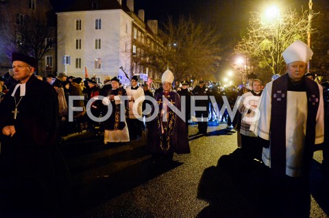  18.01.2019 GDANSK<br />KONDUKT ZALOBNY PRZENOSI TRUMNE Z CIALEM PAWLA ADAMOWICZA DO BAZYLIKI MARIACKIEJ W GDANSKU W KTOREJ ODBEDZIE SIE MSZA ZALOBNA W INTENCJI ZMARLEGO PREYDENTA<br />N/Z ARCYBISKUP SLAWOJ LESZEK GLODZ<br /> 