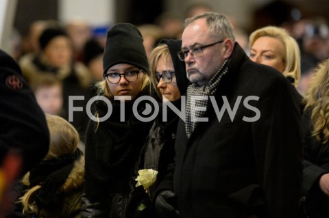  18.01.2019 GDANSK<br />MSZA SWIETA W INTENCJI ZMARLEGO PREZYDENTA PAWLA ADAMOWICZA W BAZYLICE MARIACKIEJ W GDANSKU<br />N/Z ZONA PREZYDENTA MAGDALENA ADAMOWICZ WRAZ Z CORKA<br /> 