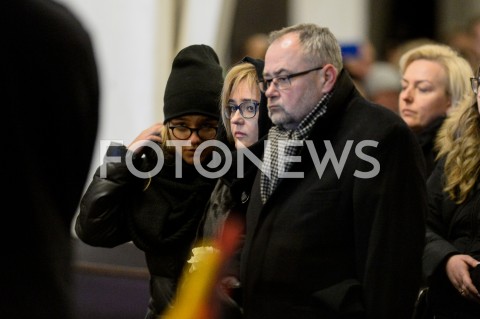  18.01.2019 GDANSK<br />MSZA SWIETA W INTENCJI ZMARLEGO PREZYDENTA PAWLA ADAMOWICZA W BAZYLICE MARIACKIEJ W GDANSKU<br />N/Z ZONA PREZYDENTA MAGDALENA ADAMOWICZ WRAZ Z CORKA<br /> 