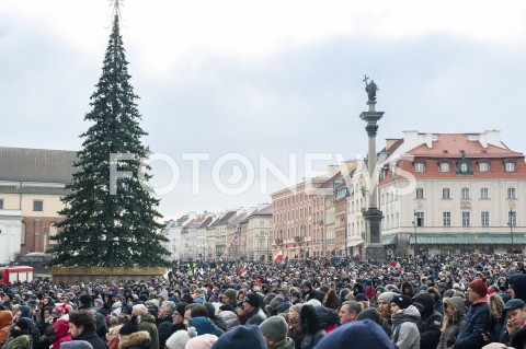  19.01.2019 WARSZAWA<br />TRANSMISJA POGRZEBU PAWLA ADAMOWICZA<br />N/Z PLAC ZAMKOWY<br /> 