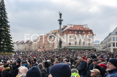 Transmisja pogrzebu prezydenta Pawła Adamowicza na Placu Zamkowym w Warszawie
