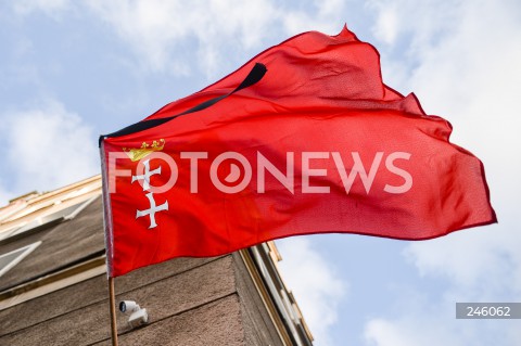  19.01.2019 GDANSK<br />CEREMONIA POGRZEBOWA ZAMORDOWANEGO PREZYDENTA GDANSKA PAWLA ADAMOWICZA W BAZYLICE MARIACKIEJ W GDANSKU<br />N/Z FLAGA MIASTA Z KIREM<br /> 