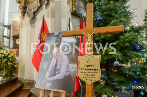  19.01.2019 GDANSK<br />CEREMONIA POGRZEBOWA ZAMORDOWANEGO PREZYDENTA GDANSKA PAWLA ADAMOWICZA W BAZYLICE MARIACKIEJ W GDANSKU<br />N/Z ZDJECIE PREZYDENTA I KRZYZ<br /> 