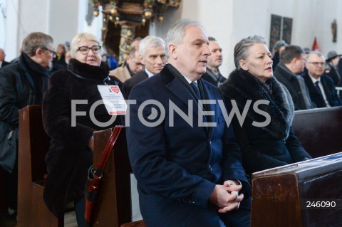  19.01.2019 GDANSK<br />CEREMONIA POGRZEBOWA ZAMORDOWANEGO PREZYDENTA GDANSKA PAWLA ADAMOWICZA W BAZYLICE MARIACKIEJ W GDANSKU<br />N/Z DARIUSZ DRELICH HENRYKA KRZYWONOS MARCIN SWIECICKI<br /> 