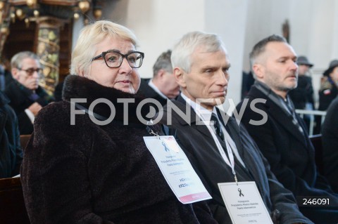  19.01.2019 GDANSK<br />CEREMONIA POGRZEBOWA ZAMORDOWANEGO PREZYDENTA GDANSKA PAWLA ADAMOWICZA W BAZYLICE MARIACKIEJ W GDANSKU<br />N/Z HENRYKA KRZYWONOS MARCIN SWIECICKI<br /> 