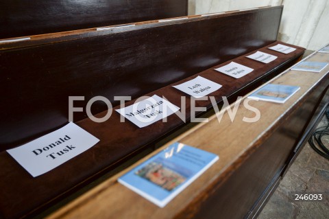  19.01.2019 GDANSK<br />CEREMONIA POGRZEBOWA ZAMORDOWANEGO PREZYDENTA GDANSKA PAWLA ADAMOWICZA W BAZYLICE MARIACKIEJ W GDANSKU<br />N/Z MIEJSCA W LAWCE DLA DONALD TUSK MALGORZATA TUSK LECH WALESA DANUTA WALESA<br /> 