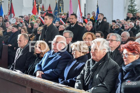  19.01.2019 GDANSK<br />CEREMONIA POGRZEBOWA ZAMORDOWANEGO PREZYDENTA GDANSKA PAWLA ADAMOWICZA W BAZYLICE MARIACKIEJ W GDANSKU<br />N/Z DONALD TUSK MALGORZATA TUSK JAROSLAW WALESA DANUTA WALESA ALEKSANDER KWASNIEWSKI JOLANTA KWASNIEWSKA ANNA KOMOROWSKA<br /> 