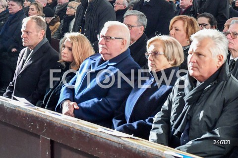  19.01.2019 GDANSK<br />CEREMONIA POGRZEBOWA ZAMORDOWANEGO PREZYDENTA GDANSKA PAWLA ADAMOWICZA W BAZYLICE MARIACKIEJ W GDANSKU<br />N/Z DONALD TUSK MALGORZATA TUSK JAROSLAW WALESA DANUTA WALESA ALEKSANDER KWASNIEWSKI ANNA KOMOROWSKA BRONISLAW KOMOROWSKI<br /> 
