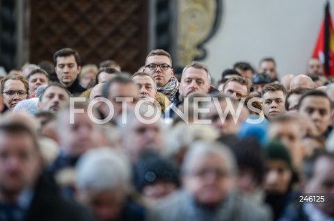  19.01.2019 GDANSK<br />CEREMONIA POGRZEBOWA ZAMORDOWANEGO PREZYDENTA GDANSKA PAWLA ADAMOWICZA W BAZYLICE MARIACKIEJ W GDANSKU<br />N/Z MIESZKANCY GDANSKA W BAZYLICE<br /> 