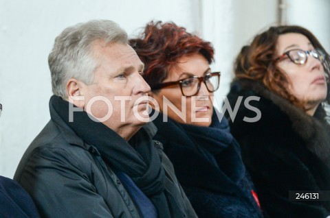  19.01.2019 GDANSK<br />CEREMONIA POGRZEBOWA ZAMORDOWANEGO PREZYDENTA GDANSKA PAWLA ADAMOWICZA W BAZYLICE MARIACKIEJ W GDANSKU<br />N/Z ALEKSANDER KWASNIEWSKI JOLANTA KWASNIEWSKA<br /> 