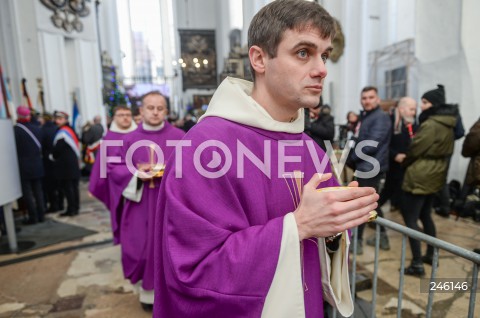  19.01.2019 GDANSK<br />CEREMONIA POGRZEBOWA ZAMORDOWANEGO PREZYDENTA GDANSKA PAWLA ADAMOWICZA W BAZYLICE MARIACKIEJ W GDANSKU<br />N/Z KSIADZ DUCHOWNY KOMUNIA SWIETA<br /> 