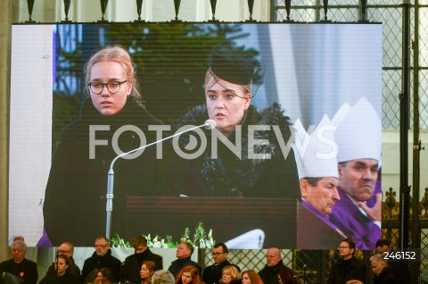  19.01.2019 GDANSK<br />CEREMONIA POGRZEBOWA ZAMORDOWANEGO PREZYDENTA GDANSKA PAWLA ADAMOWICZA W BAZYLICE MARIACKIEJ W GDANSKU<br />N/Z TELEBIM MAGDALENA ADAMOWICZ ZONA ANTONINA ADAMOWICZ CORKA PREZYDENTA PAWLA ADAMOWICZA <br /> 