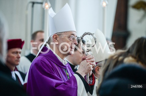 19.01.2019 GDANSK<br />CEREMONIA POGRZEBOWA ZAMORDOWANEGO PREZYDENTA GDANSKA PAWLA ADAMOWICZA W BAZYLICE MARIACKIEJ W GDANSKU<br />N/Z ARCYBISKUP ABP STANISLAW GADECKI<br /> 