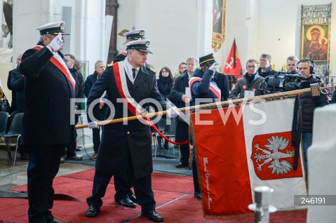  19.01.2019 GDANSK<br />CEREMONIA POGRZEBOWA ZAMORDOWANEGO PREZYDENTA GDANSKA PAWLA ADAMOWICZA W BAZYLICE MARIACKIEJ W GDANSKU<br /><br />N/Z POCZET SZTANDAROWY FLAGA POLSKI KIR GODLO ORZEL<br /> 