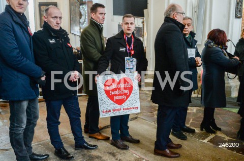  19.01.2019 GDANSK<br />CEREMONIA POGRZEBOWA ZAMORDOWANEGO PREZYDENTA GDANSKA PAWLA ADAMOWICZA W BAZYLICE MARIACKIEJ W GDANSKU<br /><br />N/Z SERDUSZKO SERCE WOSP WIELKA ORKIESTRA SWIATECZNEJ POMOCY<br /> 